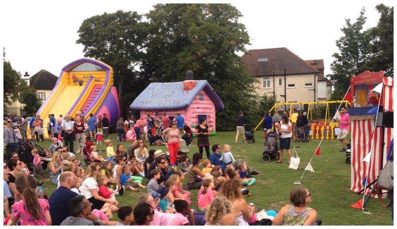 outdoor puppet show for family entertainmemt